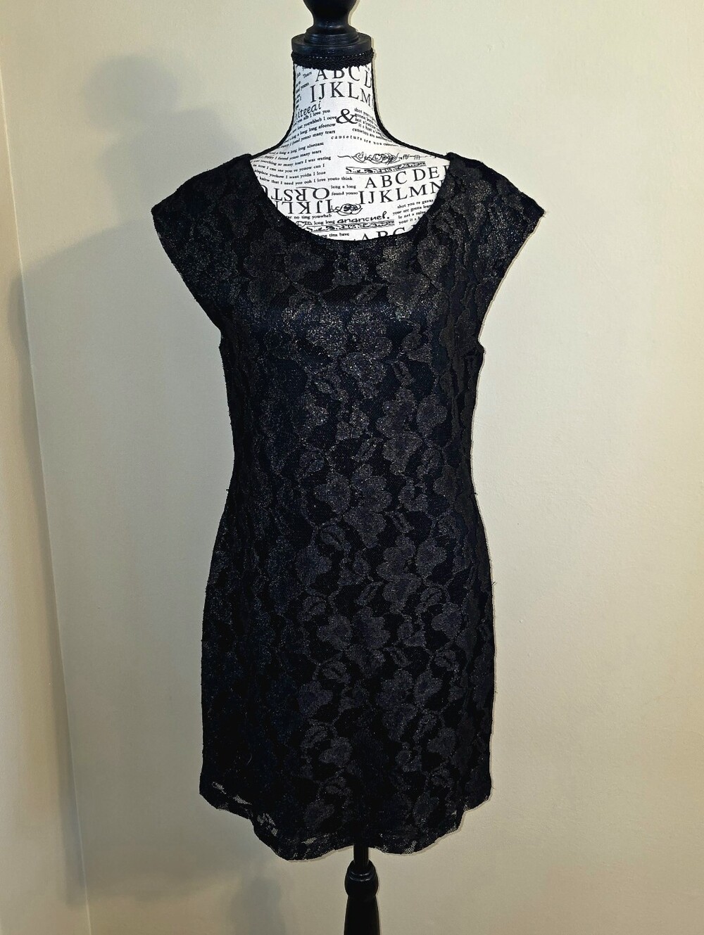Black Lace Cap-Sleeve Sheath Dress Medium
